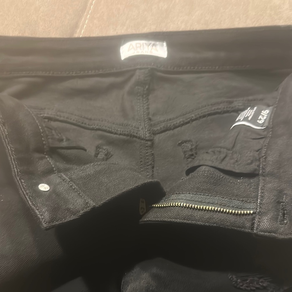 Ariya Black High-Waisted Jean Shorts - Picture 6 of 8